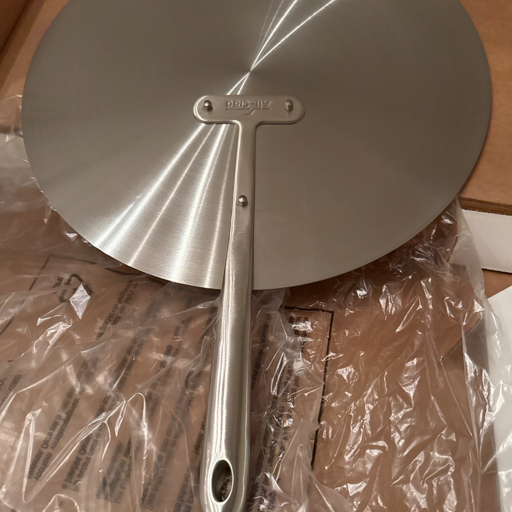 All clad 15” universal pot lid - Picture 2 of 4
